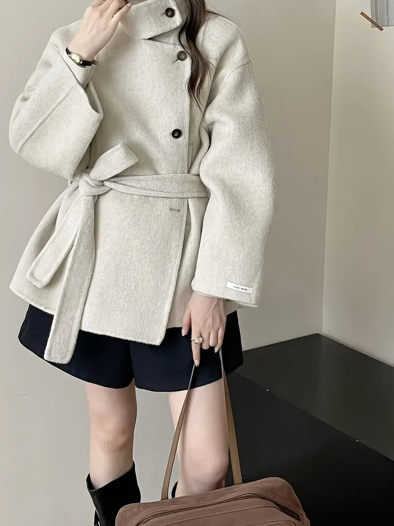 Damski Krótki Płaszcz z Paskiem